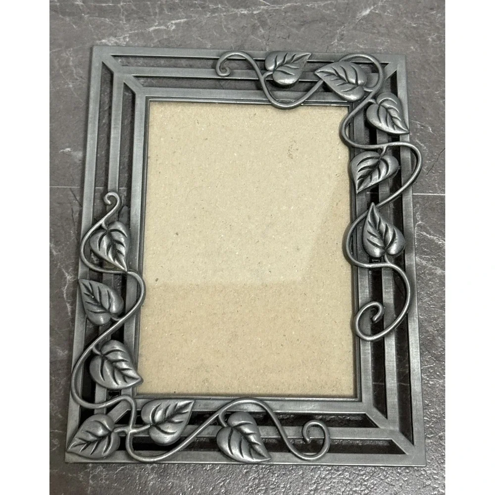 Connoisseur Silver-tone Pewter Picture Frame with Climbing Vine 3.5x5